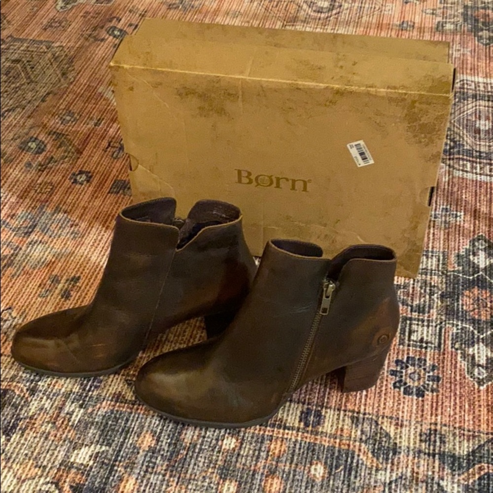 Born Jeana Bootie - like new in box